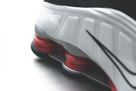 La Nike Shox R4 Silver Black Red est de retour La Nike Shox R4 Silver Black Red est de retour