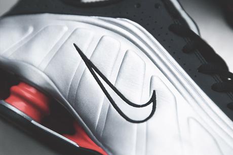 La Nike Shox R4 Silver Black Red est de retour La Nike Shox R4 Silver Black Red est de retour