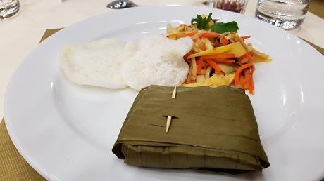 Soirée de soutien aux femmes engagées du Vietnam Riz gluant dans sa feuille de banane - Salade vietnamienne