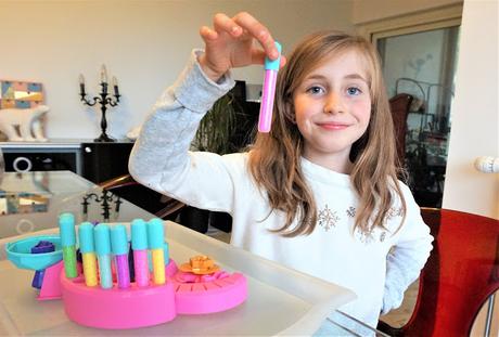 Crée tes bijoux en cristaux, avec Dujardin ! Crée tes bijoux en cristaux, avec Dujardin !