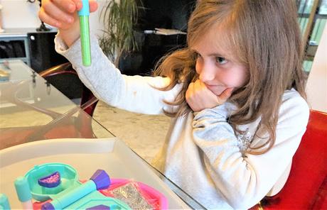 Crée tes bijoux en cristaux, avec Dujardin ! Crée tes bijoux en cristaux, avec Dujardin !