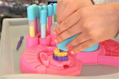 Crée tes bijoux en cristaux, avec Dujardin ! Crée tes bijoux en cristaux, avec Dujardin !