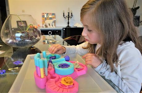 Crée tes bijoux en cristaux, avec Dujardin ! Crée tes bijoux en cristaux, avec Dujardin !