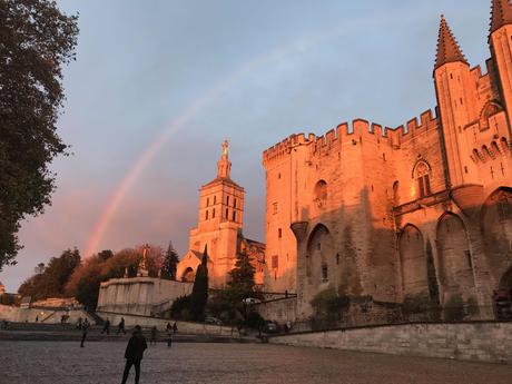 Arc en ciel à Avignon et fin de sale période
