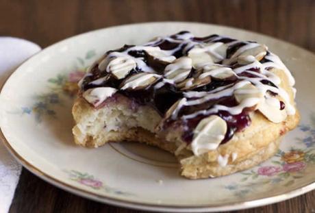Gâteau amandes et confiture de fraise