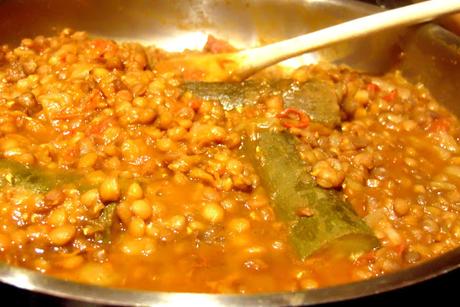 Casserole de lentilles vertes avec courgettes entières