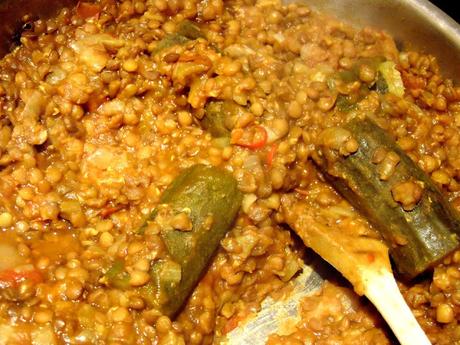 Casserole de lentilles vertes avec courgettes entières