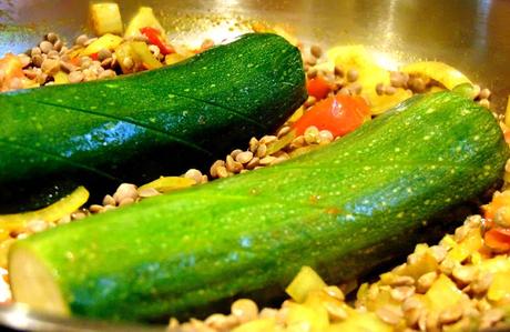 Casserole de lentilles vertes avec courgettes entières