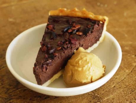 Tarte au chocolat noir et caramel au beurre salé