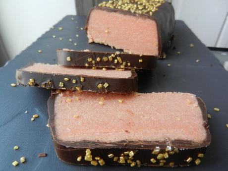 Gâteau aux biscuits rose glacé au chocolat gato rose (5)