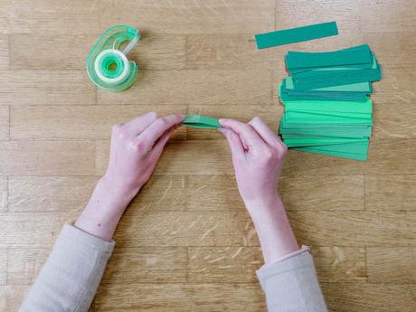 bricolage de noel etape 8 bande vertes parquet papier carton