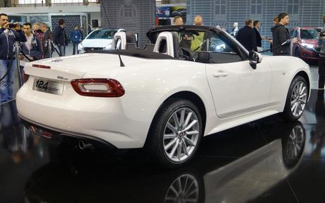 10 voitures sportives pas cher à moins de 30000€ Fiat 124 Spider 2017