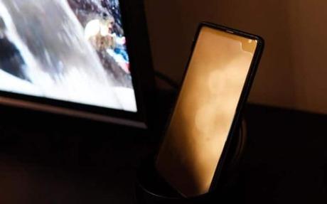 Samsung montre un prototype de smartphone 5G.