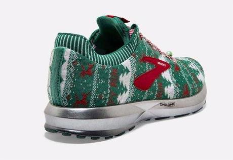 Brooks lance des sneakers moches de Noël Brooks lance des sneakers moches de Noël