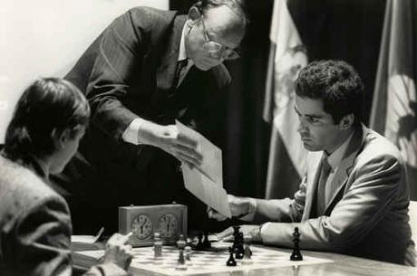 La rencontre du championnat du monde d'échecs entre Kasparov et Karpov à Séville en 1987