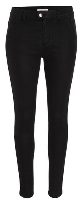 Joue la carte de l’audace et enflamme tes basiques pour les fêtes !