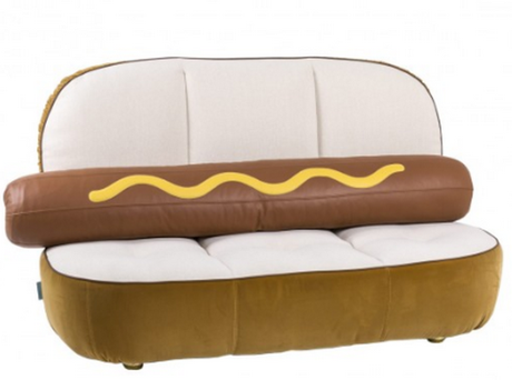 Studio Job signe un canapé en forme hot dog avec Seletti.