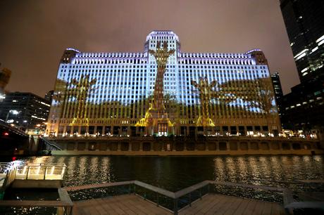 Chicago : plus de 10 000 m2 d’images et de vidéos projetés sur une façade Chicago : plus de 10 000 m2 d’images et de vidéos projetés sur une façade