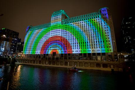 Chicago : plus de 10 000 m2 d’images et de vidéos projetés sur une façade Chicago : plus de 10 000 m2 d’images et de vidéos projetés sur une façade