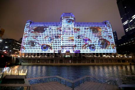Chicago : plus de 10 000 m2 d’images et de vidéos projetés sur une façade Chicago : plus de 10 000 m2 d’images et de vidéos projetés sur une façade