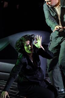 Un Otello très féminin : Anja Harteros triomphe dans la mise en scène d'Amélie Niermeyer au Bayerische Staatsoper.