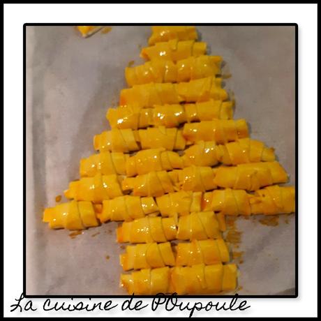 Sapin feuilleté, fromage ail et fine herbe Sapin feuilleté, fromage ail et fine herbe