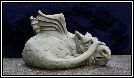 Grondant Dragon Tari d'Irréalités