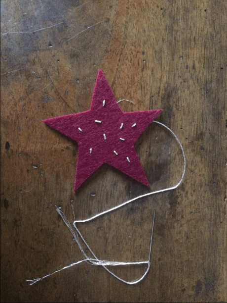 Mini Couronne de Noël DIY par Eline & Laines sur www.decocrush.fr