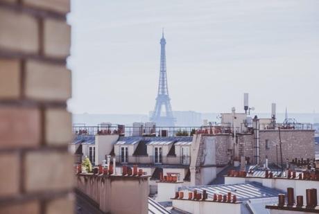 Toits de Paris vue sur la Tour Eiffel Photo Paul Dufour