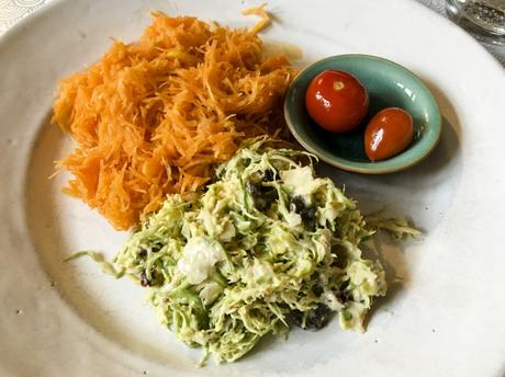 Cru – Salade de choux de Bruxelles au tahini