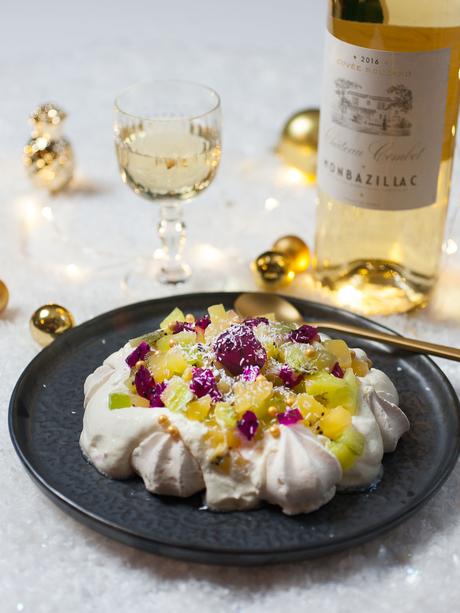 Pavlova aux kiwis jaunes et verts avec ses meringues vanillées. Pavlova aux kiwis jaunes et verts avec ses meringues vanillées.