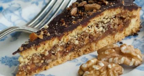 Gâteau au chocolat fourré aux noix