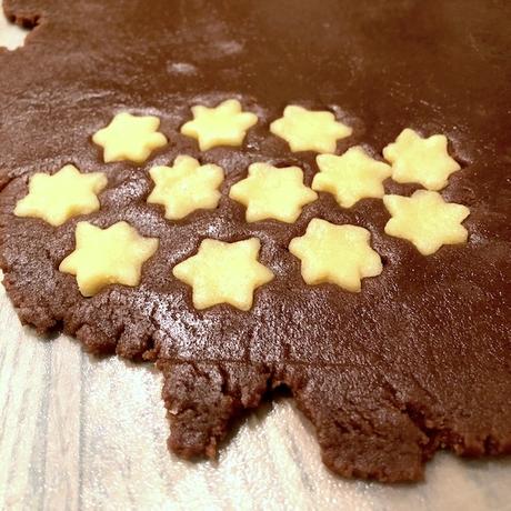 bredele de lunes étoilées et biscuits roulés chocolat-vanille