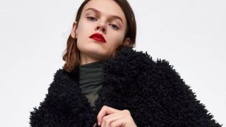 Pour ne pas avoir froid en hiver, privilégiez les superpositions. Ci-dessus, manteau Zara.