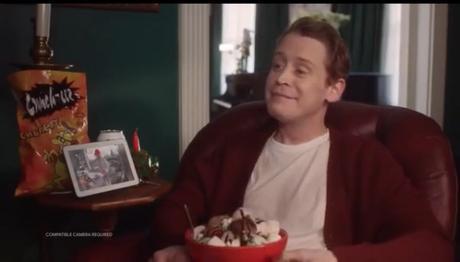 Macaulay Culkin rejoue des scènes de « Maman, j’ai raté l’avion » !