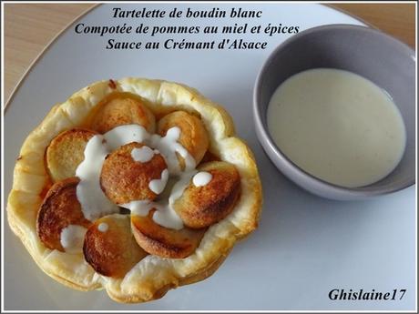 Tartelette de boudin blanc, compotée de pomme aux épices, sauce Crémant d'Alsace