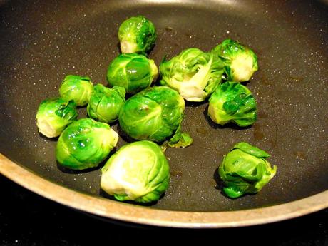 Risotto vert aux épinards, choux de bruxelles, et petits pois