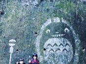 gravures Studio Ghibli apparaissent bord d’une route