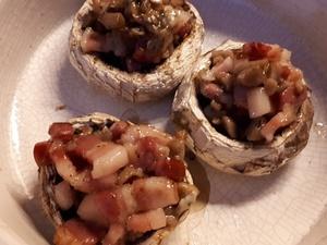 Champignons farcis à la poitrine fumée et miel Cliquer sur les photographies pour les agrandir