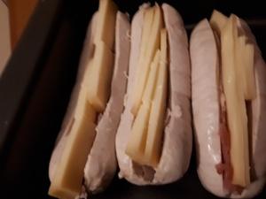 Boudins blancs lardés au Comté Cliquer sur les photographies pour les agrandir