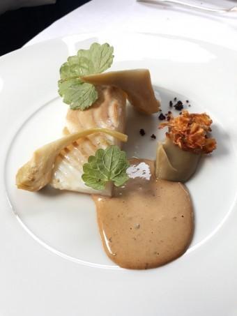 Turbot-artichaut-barigoule-purée-olives-noires-©-Gourmetsco--340x453