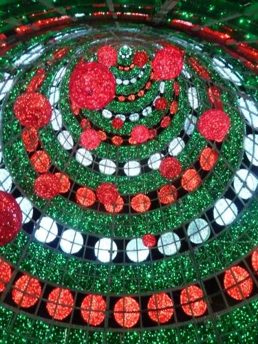 noël,fêtes chrétiennes,saint sylvestre,jour de l'an,nouvel an,épiphanie,rois mages,bougies,guirlandes,illuminations,vitrines,cierges,bougies,papiers cadeaux,crèches de noël,champagne,vins pétillants,vins crémants,bonne année,réveillon,messe de minuit saint pierre de rome,concert du nouvel an vienne,blog littéraire de christian cottet-emard