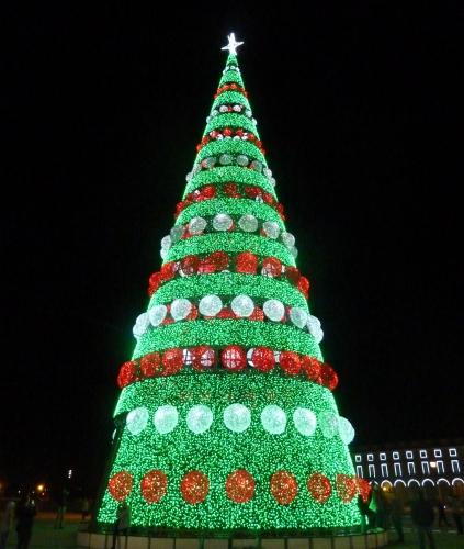 noël,fêtes chrétiennes,saint sylvestre,jour de l'an,nouvel an,épiphanie,rois mages,bougies,guirlandes,illuminations,vitrines,cierges,bougies,papiers cadeaux,crèches de noël,champagne,vins pétillants,vins crémants,bonne année,réveillon,messe de minuit saint pierre de rome,concert du nouvel an vienne,blog littéraire de christian cottet-emard
