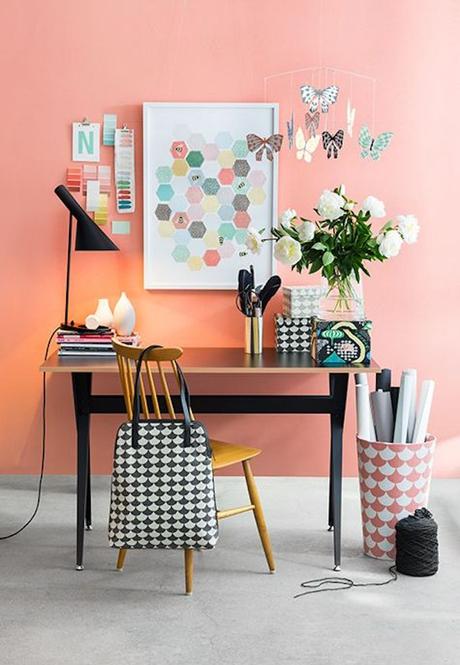 couleur de l'année 2019 pantone living coral bureau original mur coloré style scandinave blog déco clem around the corner