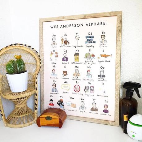 Une illustratrice fait une affiche avec un alphabet Wes Anderson