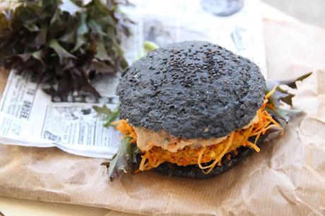 Black burger végétarien (galette potimarron-lentilles corail)