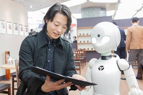Tokyo : un café avec des serveurs robots contrôlés par des personnes paralysées