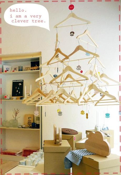 11 idées pleines de créativité pour meubler en recyclant les cintres en bois  