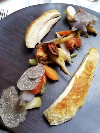 Volaille rôtie aux ecrevisses © Gourmets&co Volaille rôtie aux ecrevisses © Gourmets&co