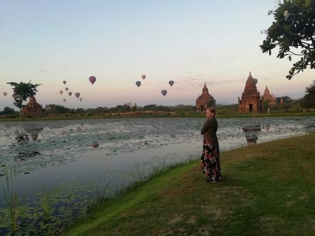 Bagan : palace et montgolfières